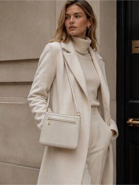 Lauren Ralph Lauren Off‑White Leather Shoulder Bag with Gold Hardware
